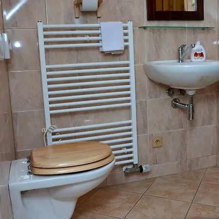 V Podhradí 3*